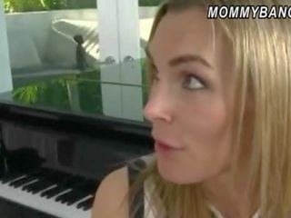 Garçon surprit son gf allie baise son gros seins piano prof