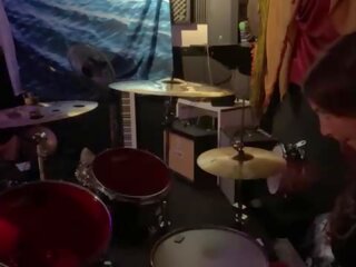 Felicity feline drumming pitkä jam