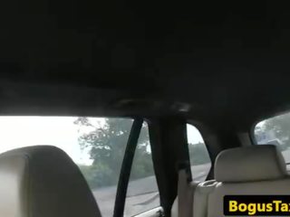 Húngara tirado taxi nena follada al aire libre