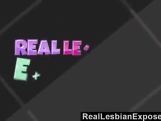 Reallesbianexposed - oversexed lesbianas engañar alrededor