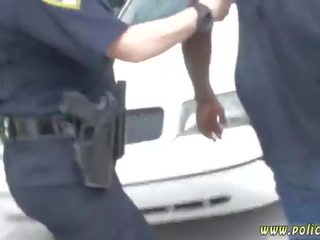 Άσπρος/η πόρνη καταστροφή 5 μαύρος/η suspect taken επί ένα σκληρός βόλτα