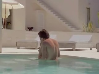 Fantastický sensitive dospelé film v the swimmingpool