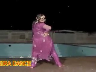 Jauns mujra uz lietus mitra