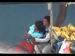 Indian Couple xxx video at park - DesiScandals.Net