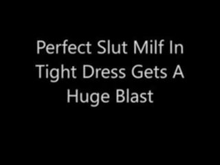 Täiuslik slattern milf sisse tihke kleit saab a tohutu plahvatus