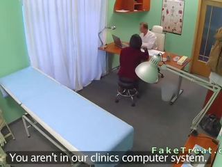 Krom over- bureau patiënt krijgt geneukt in namaak ziekenhuis