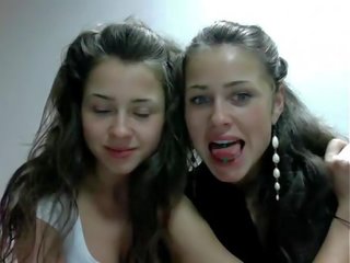 Desirable mov polake adoleshentët binjakë (dziewczynka17 në the showup)